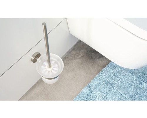 Brosse de toilette avec récipient monté au mur