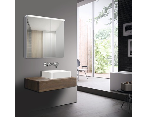Modernes Badezimmer mit Spiegelschrank, Waschtisch und Aufsatzwaschbecken
