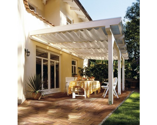 Terrasse avec auvent, table et chaises