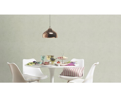 Salle à manger avec table, chaises et suspension