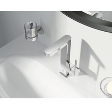 Modernes Badezimmer Waschbecken mit Armatur und Zahnputzbecherhalter