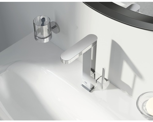 Lavabo de salle de bains moderne avec robinet et porte-gobelet pour brosses à dents