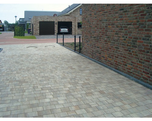 Allée pavée avec des pierres