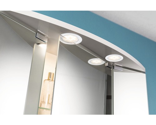 Detailansicht eines Spiegelschranks mit Beleuchtung