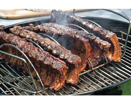 Spareribs im Rippchenhalter auf Grill