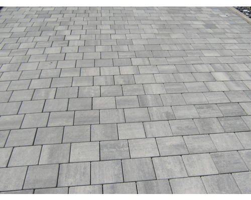 Graue Pflastersteine im Verband verlegt