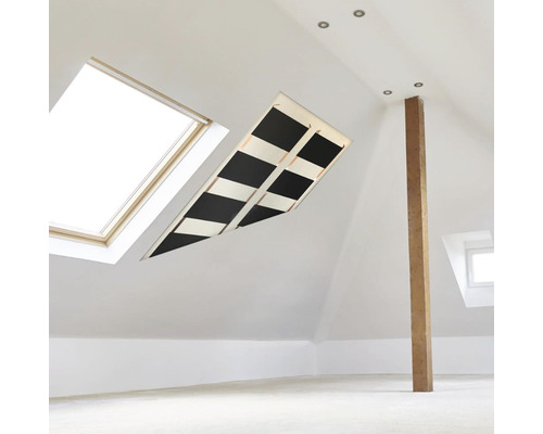 Dachboden mit Dachfenster und angebrachter Infrarotheizung