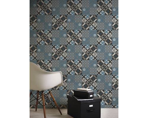 Wandgestaltung mit quadratischem Muster im Vintage-Stil