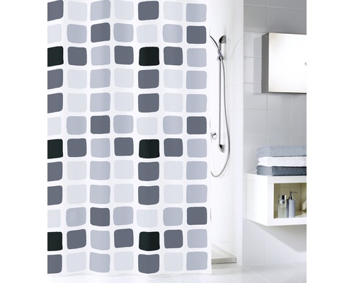 Salle de bain avec rideau de douche à motif carré