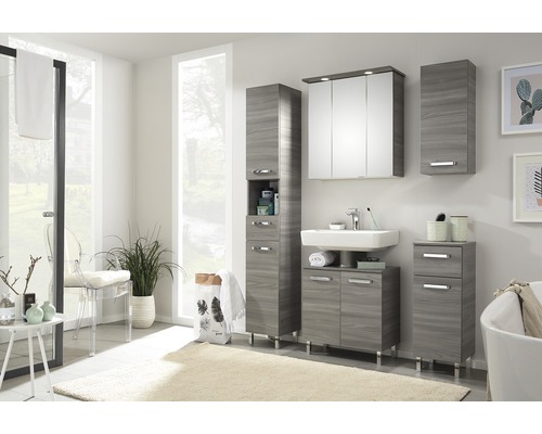 Salle de bains avec lavabo, armoire de toilette à miroir et armoire haute aspect bois