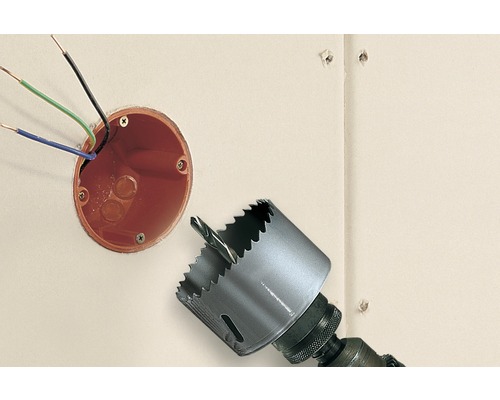 Installation d''une boîte d''appareil avec une scie cloche dans un mur