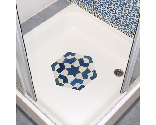 Gros plan d''un receveur de douche avec décor et drain