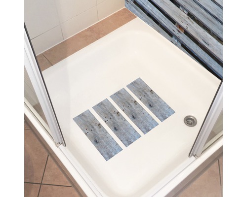 Douche avec tapis antidérapants en imitation bois pour plus de sécurité