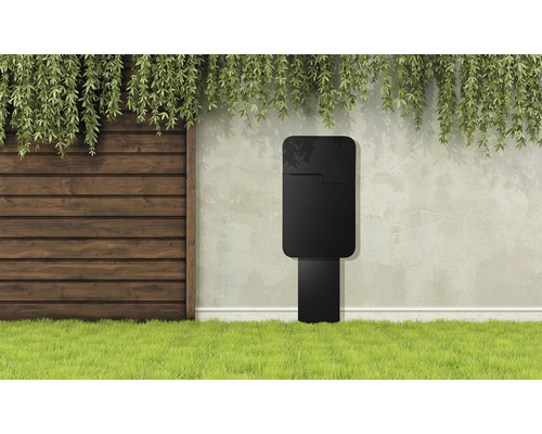 Schwarze Ladestation für Elektrofahrzeuge im Aussenbereich