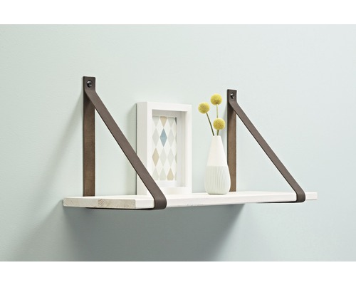 Étagère murale avec des bandes en cuir et décoration