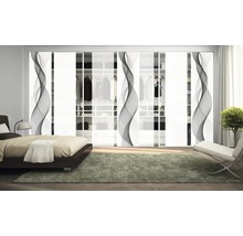 Chambre à coucher avec une grande armoire à portes coulissantes et des éléments de design