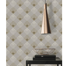 Scène avec papier peint à motifs et éléments décoratifs