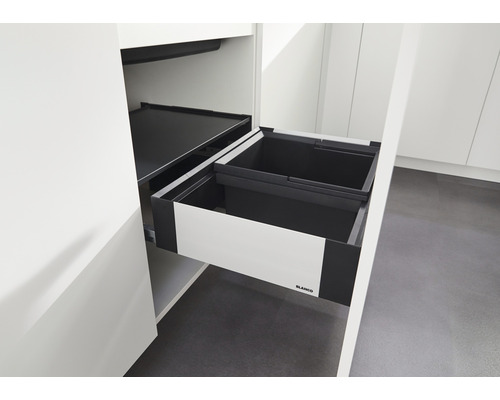 Système de tri des déchets avec deux bacs dans un meuble de cuisine