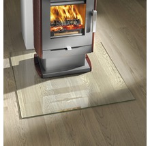 Kaminofen mit Glasbodenplatte auf Holzboden