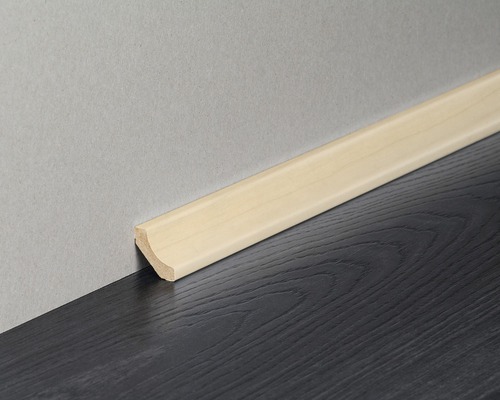 Plinthe en bois sur mur et sol