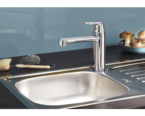 Spültisch mit Einhebelmischer und Abtropffläche