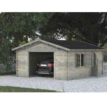 Holzgarage mit Auto, Fenster und Tür in einem Garten