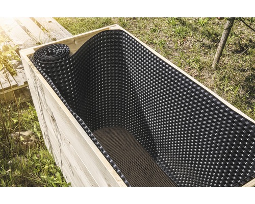 Hochbeet mit Noppenfolie ausgekleidet
