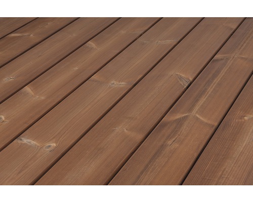 Holzterrasse aus braunem Holz