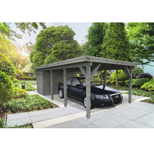 Grauer Holzcarport mit Abstellraum und Auto im Garten