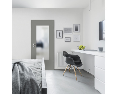 Chambre moderne avec porte intérieure grise et verre dépoli