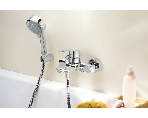 Aufputz-Brausebatterie mit Handbrause am Wannenrand