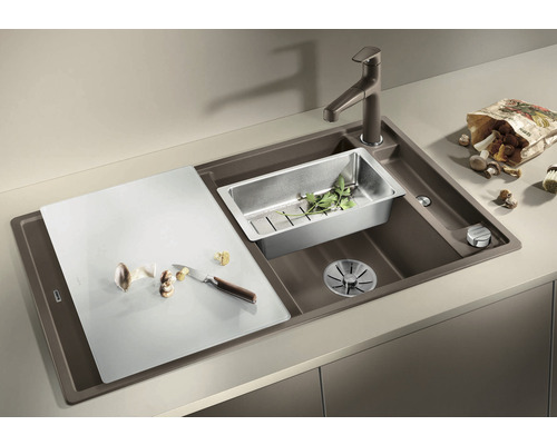 Évier avec égouttoir, planche à découper, évier et robinetterie