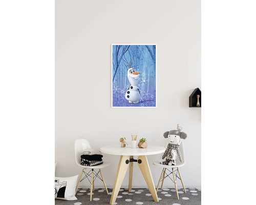 Chambre d''enfant avec une reproduction d''art d''Olaf sur le mur