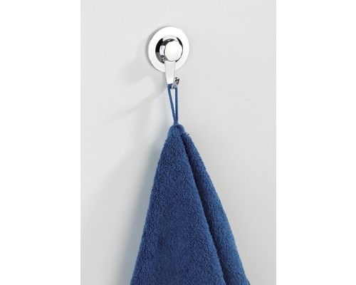 Handtuchhaken mit blauem Handtuch