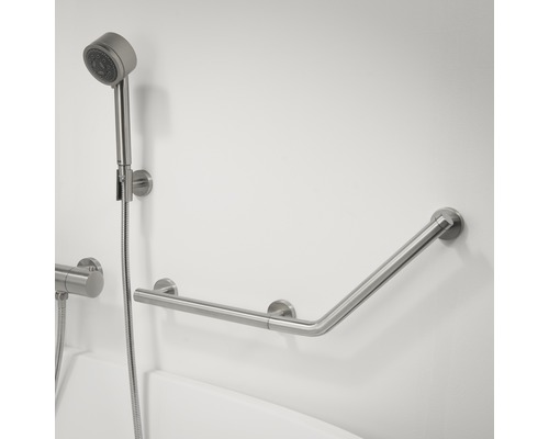 Haltegriff und Handbrause im Badezimmer