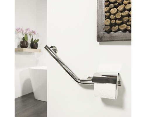 Wandmontierter Toilettenpapierhalter im Badezimmer