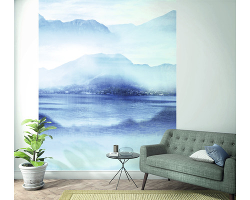 Salon avec papier peint photo d''un lac avec des montagnes