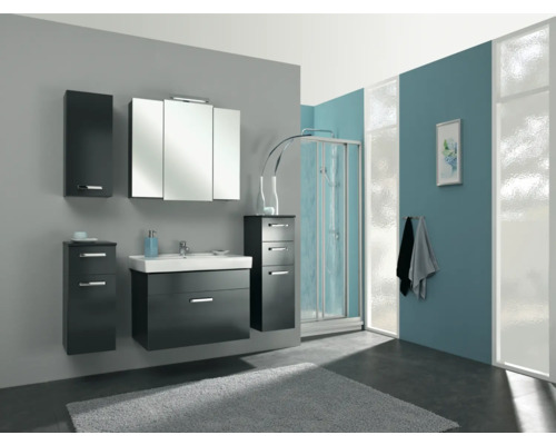 Salle de bains avec lavabo, armoire de toilette, armoire haute et cabine de douche