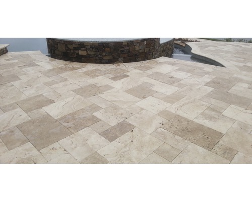 Verlegung von Natursteinplatten im Aussenbereich