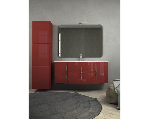 Badezimmer mit Waschtischunterschrank, Spiegelschrank und Hochschrank