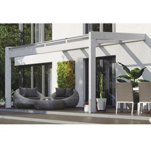 Terrasse mit Pergola, Sitzgruppe und Pflanzen