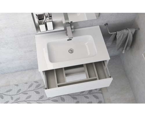 Waschbeckenunterschrank mit offenem Schubfach und Handtuchhalter im Badezimmer