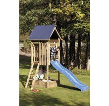 Aire de jeux en bois avec toboggan et bac à sable dans le jardin avec des enfants qui jouent