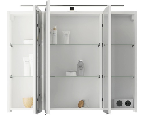 Offener Spiegelschrank mit Glasablagen zur Aufbewahrung von Badartikeln
