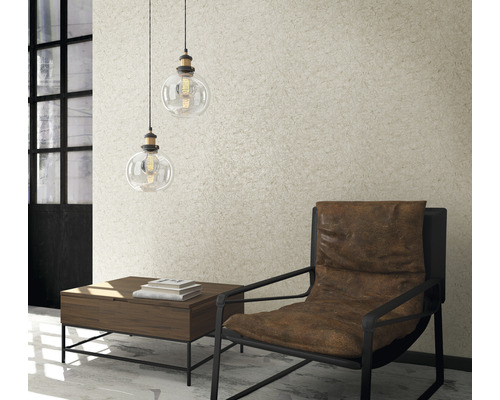 Salon avec fauteuil, table et deux suspensions