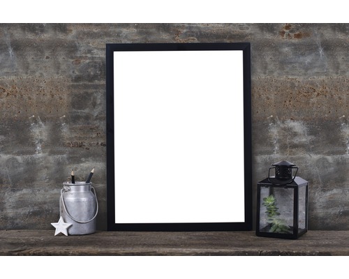 Dekorativer Bilderrahmen mit Laterne, Bleistifthalter und Dekostern auf einer Ablage