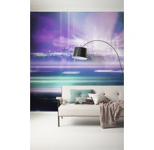 Wohnraum mit Fototapete mit Konzertmotiv, Sofa und Bogenlampe