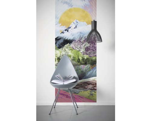 Vue d''une pièce avec papier peint photo, chaise et suspension