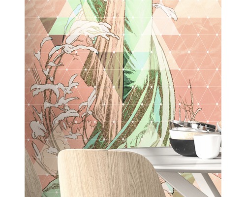 Mur avec motif géométrique et floral derrière table à manger et chaises