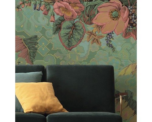 Vue détaillée d''un papier peint à motifs floraux dans un espace de vie